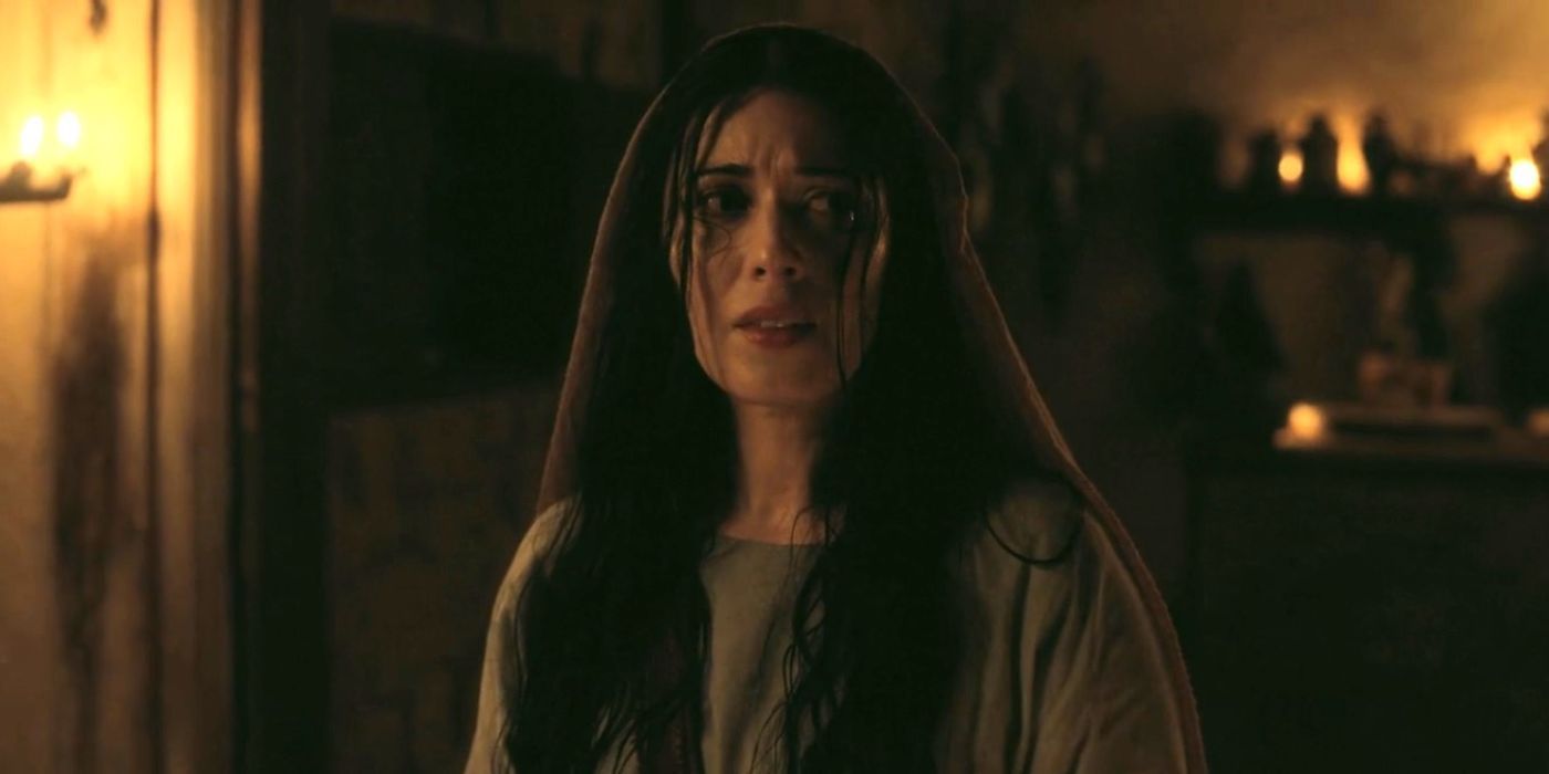 Elizabeth Tabish, enquanto Maria Madalena parece preocupada para o lado escolhido.