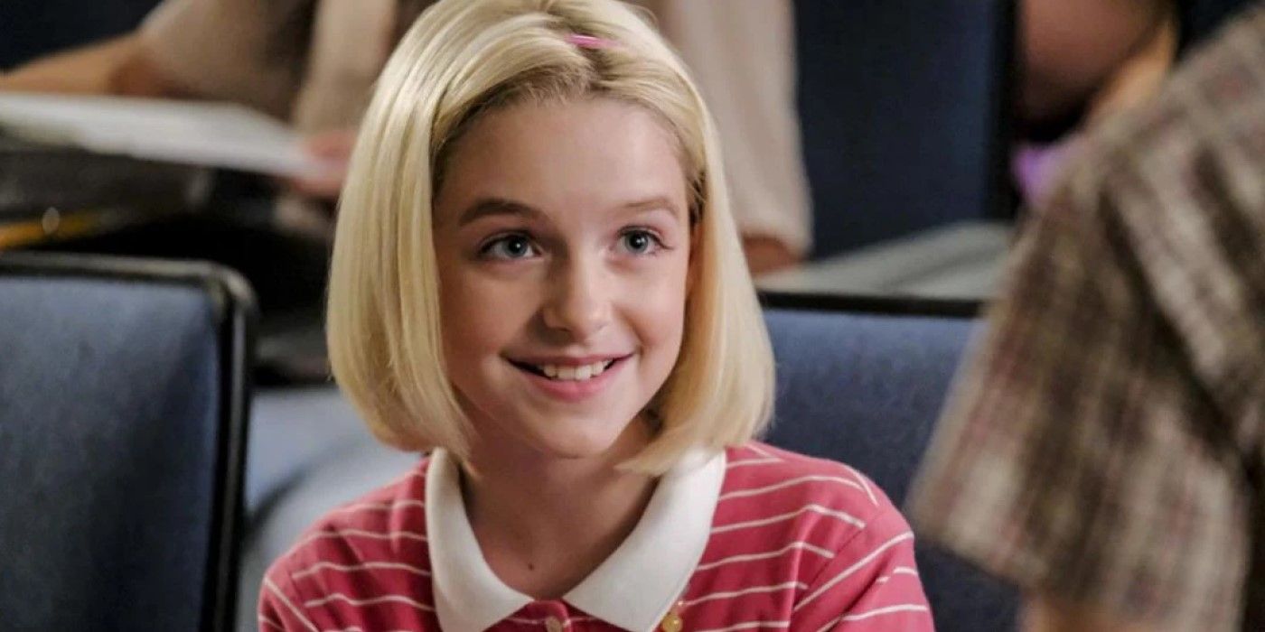 Paige (McKenna Grace) visto sentado na segunda temporada do jovem Sheldon.