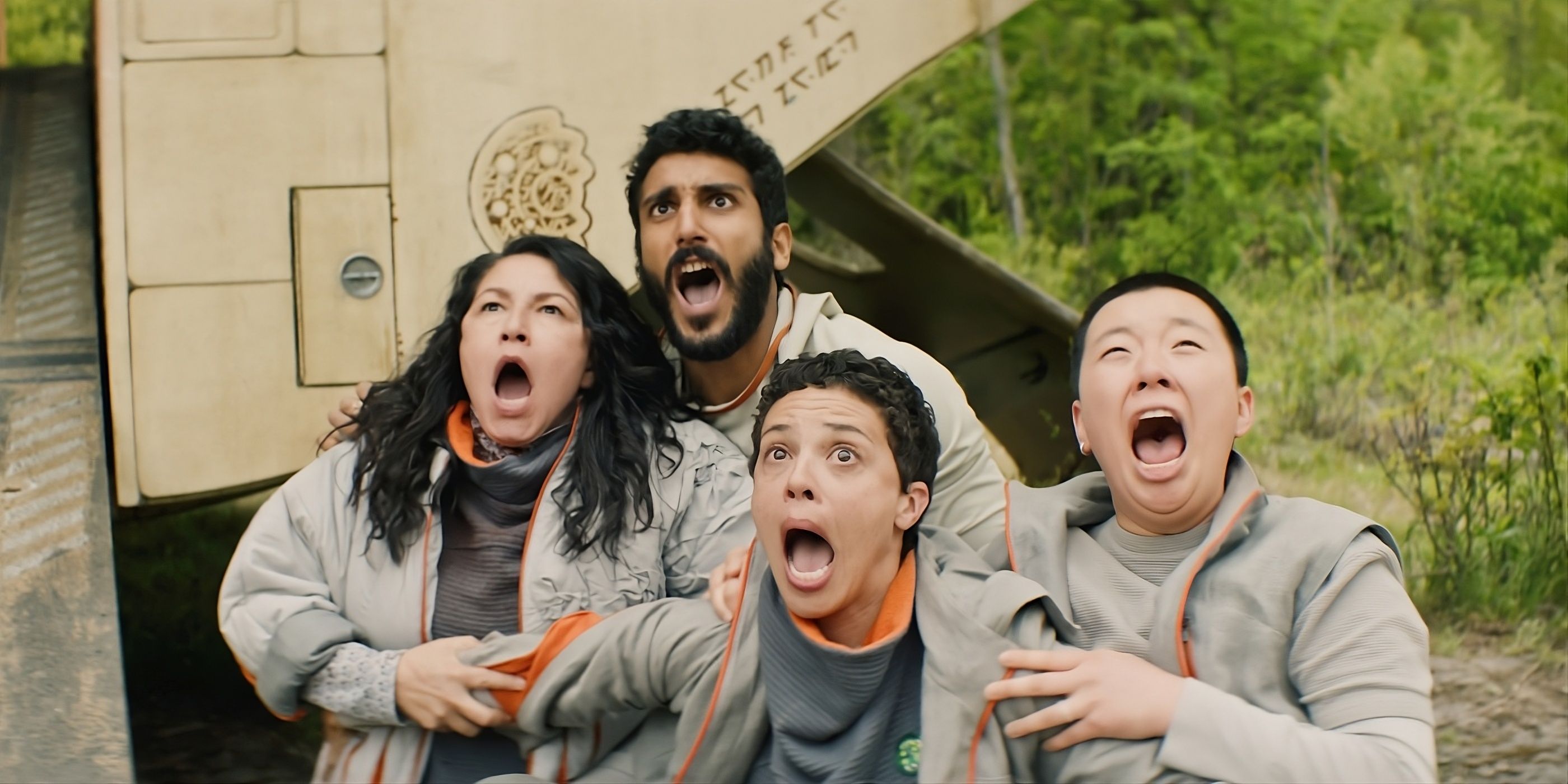 Arada, Pin-Lee, Ratthi, and Bharadwaj holding each other and screaming in fear in Episode 7