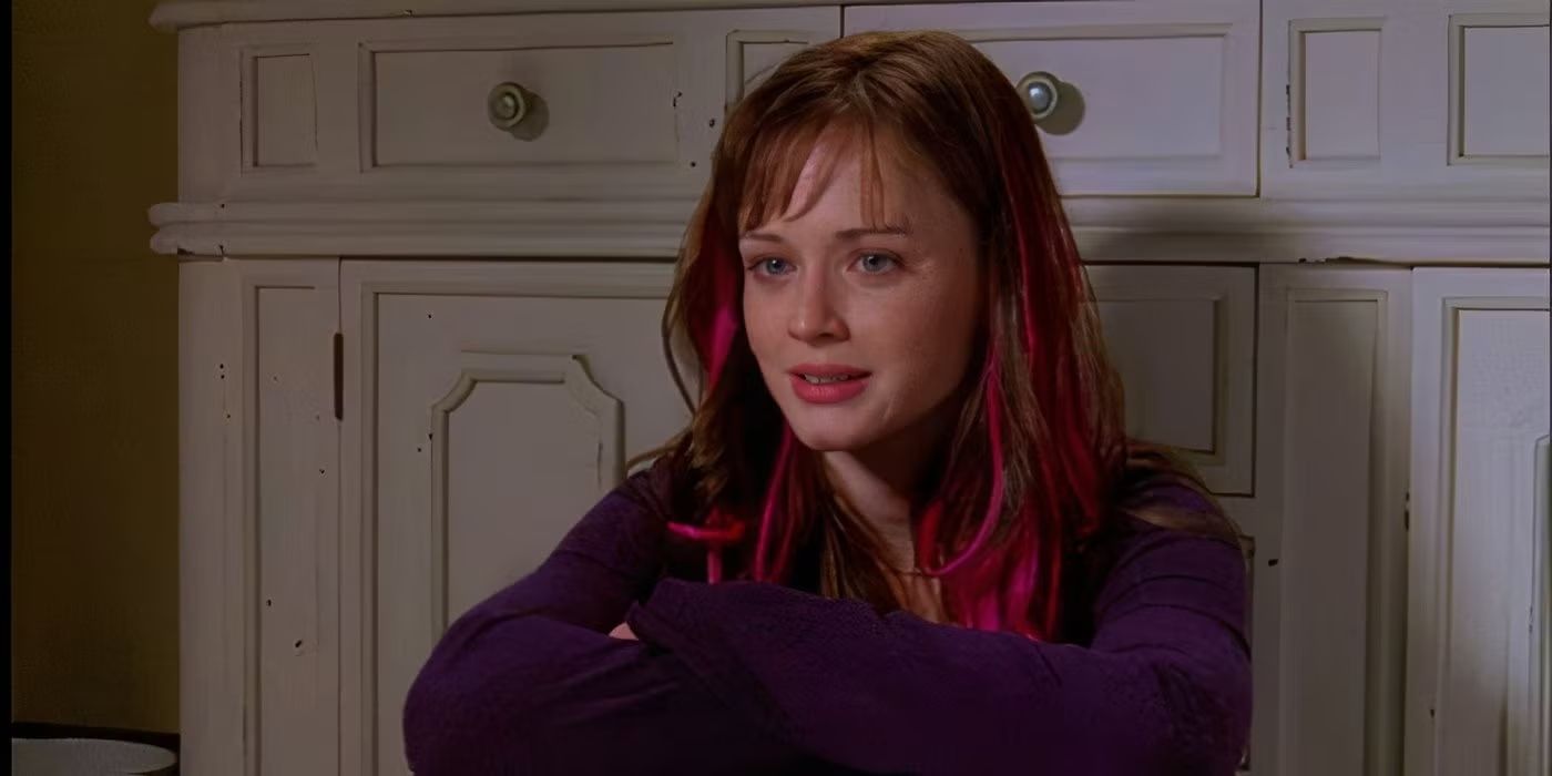 Rory (Alexis Bledel) with pink streaks in her hair sits on the floor and cries in Gilmore Girls "French Twist"