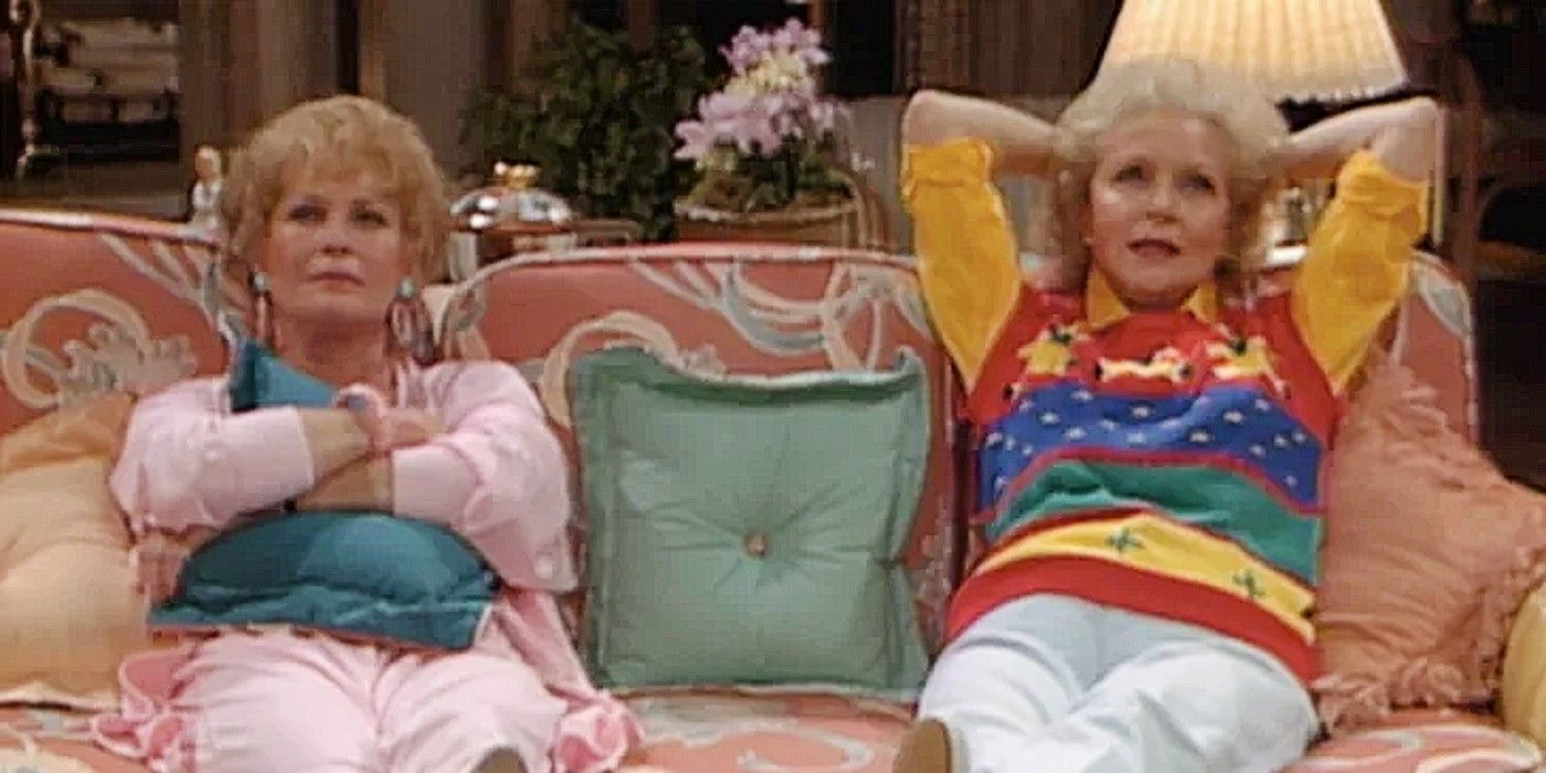 Jean and Rose sitting on the couch together in Golden Girls Season 2.