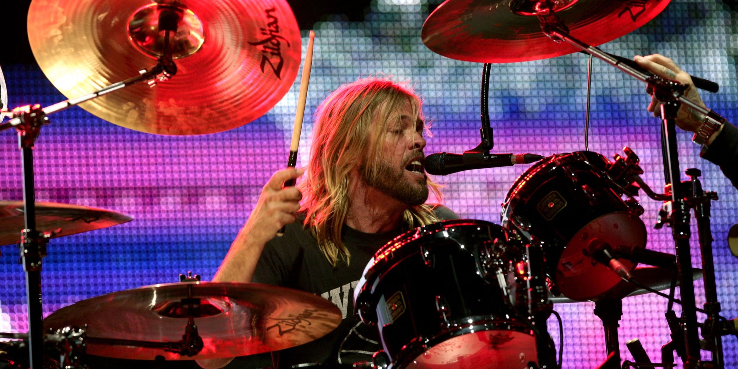 Taylor Hawkins playing drums