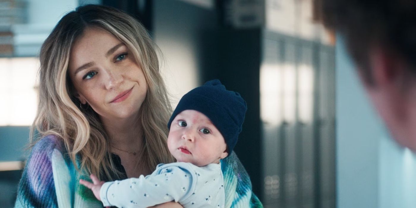 Abby Elliott as Sugar holding newborn baby Sophie in Season 4 of The Bear