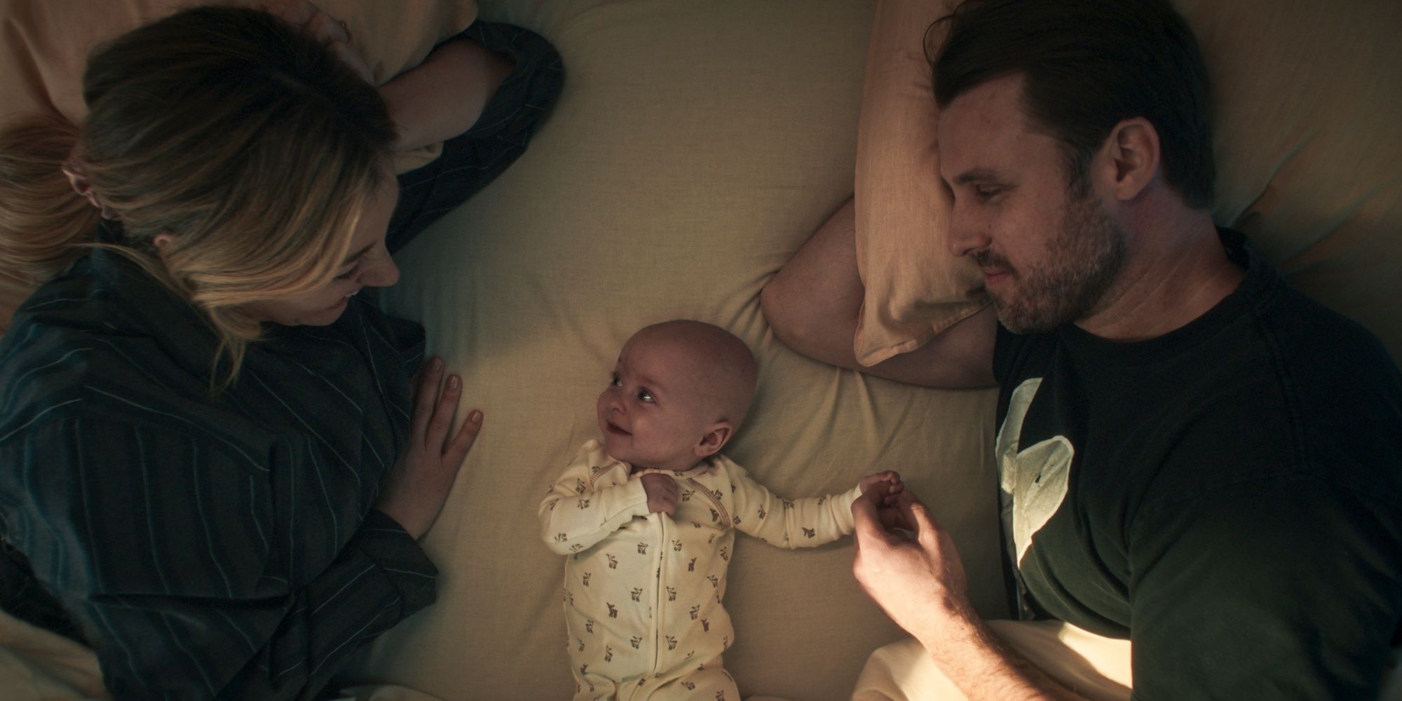 Abby Elliott as sugar lying on a bed with Chris Witaske like Pete and Baby Sophie in season 4 of the bear