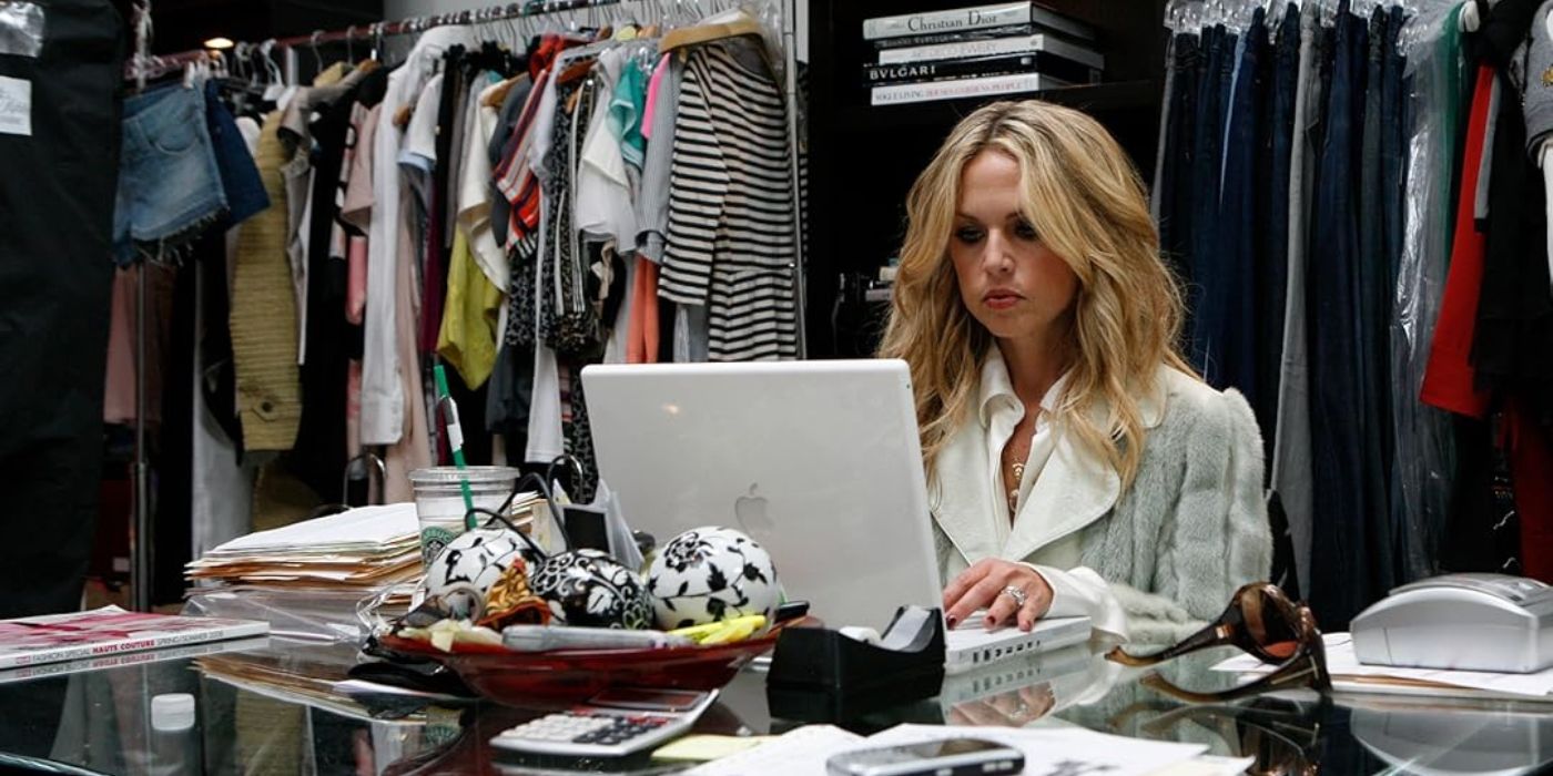 Rachel Zoe works on her computer on 'The Rachel Zoe Project.'