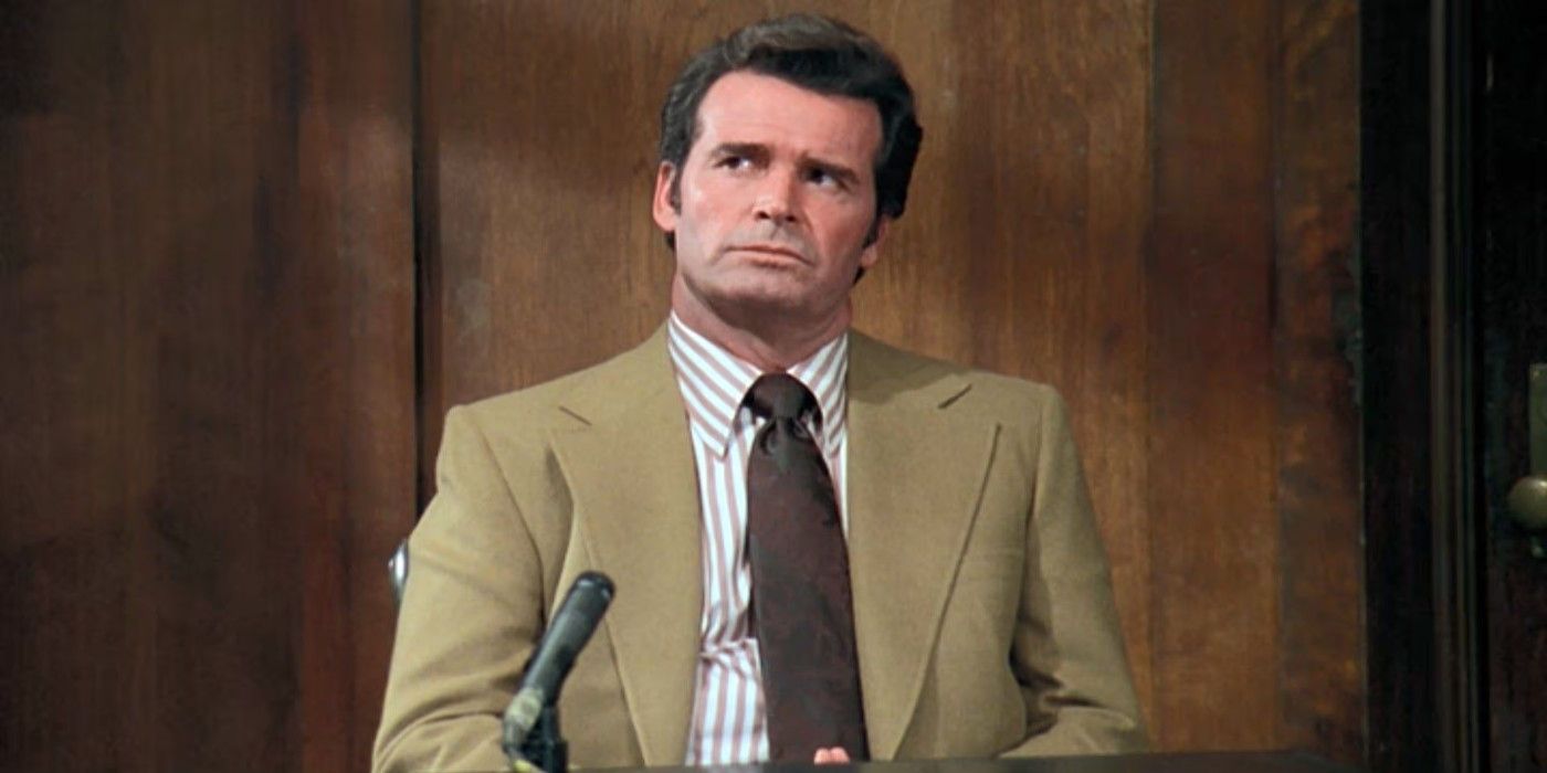 Jim Rockford sits as a witness in court in The Rockford Files.