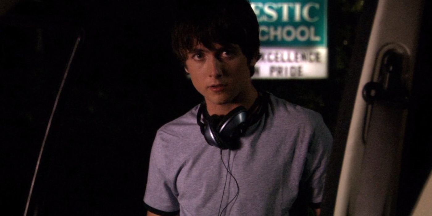 Justin Chatwin portrays Josh Wilson in the pilot of 'Weeds.'