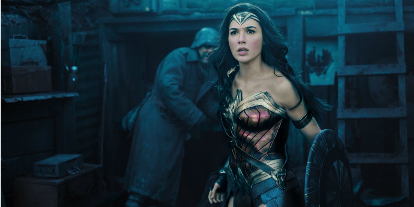 Gal Gadot como Mulher Maravilha nas trincheiras em 'Wonder Woman' (2017)