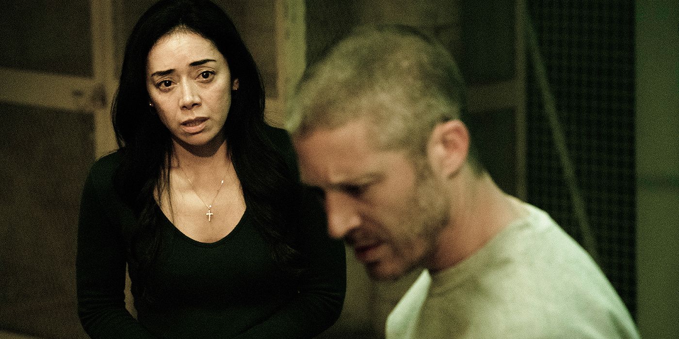 Ochoa (Aimee Garcia) looking at Voit (Zach Gilford) in fear in Criminal Minds: Evolution Season 3