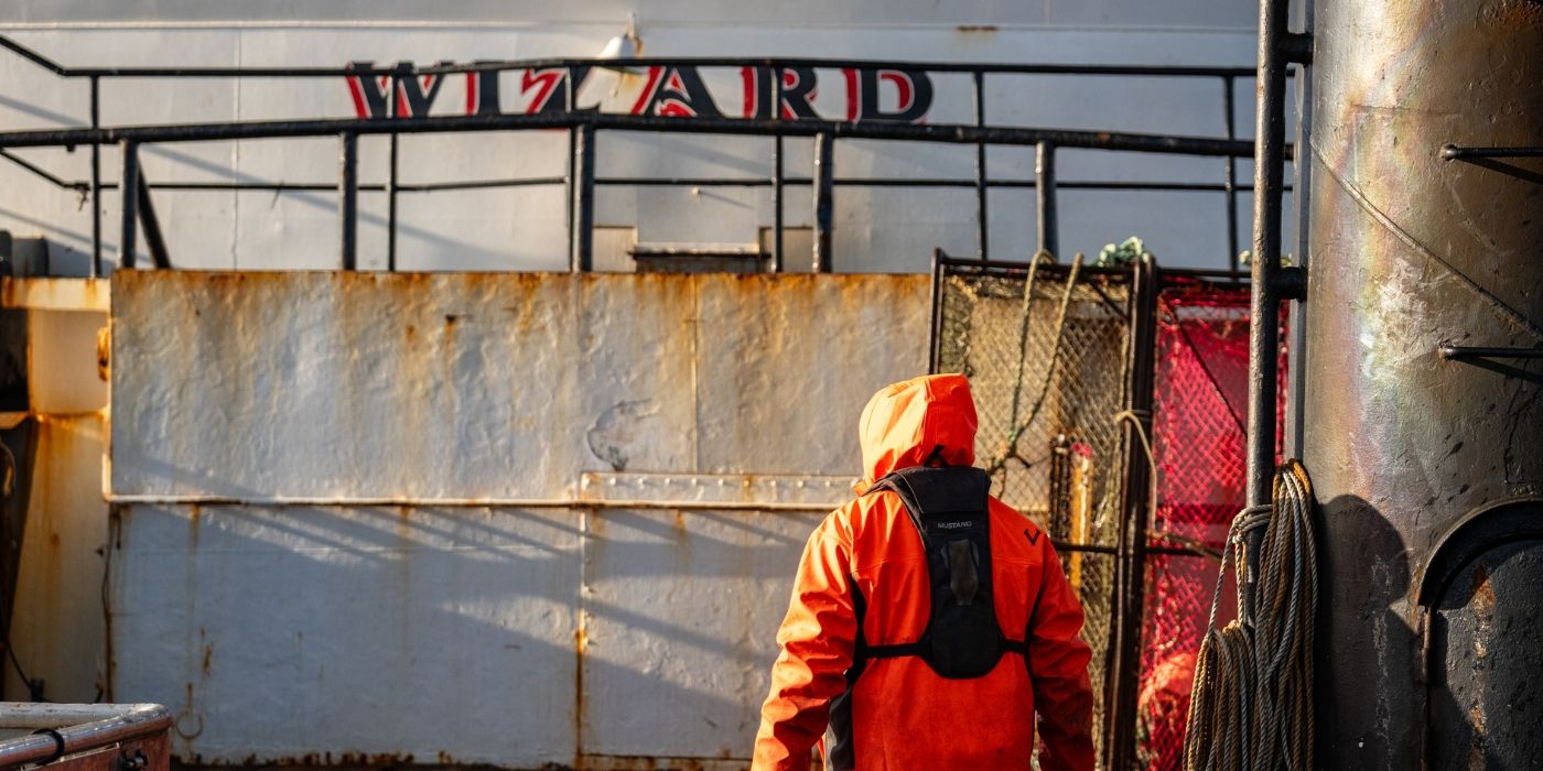 A deckhand on F/V Wizard during Season 21 of 'Deadliest Catch.'