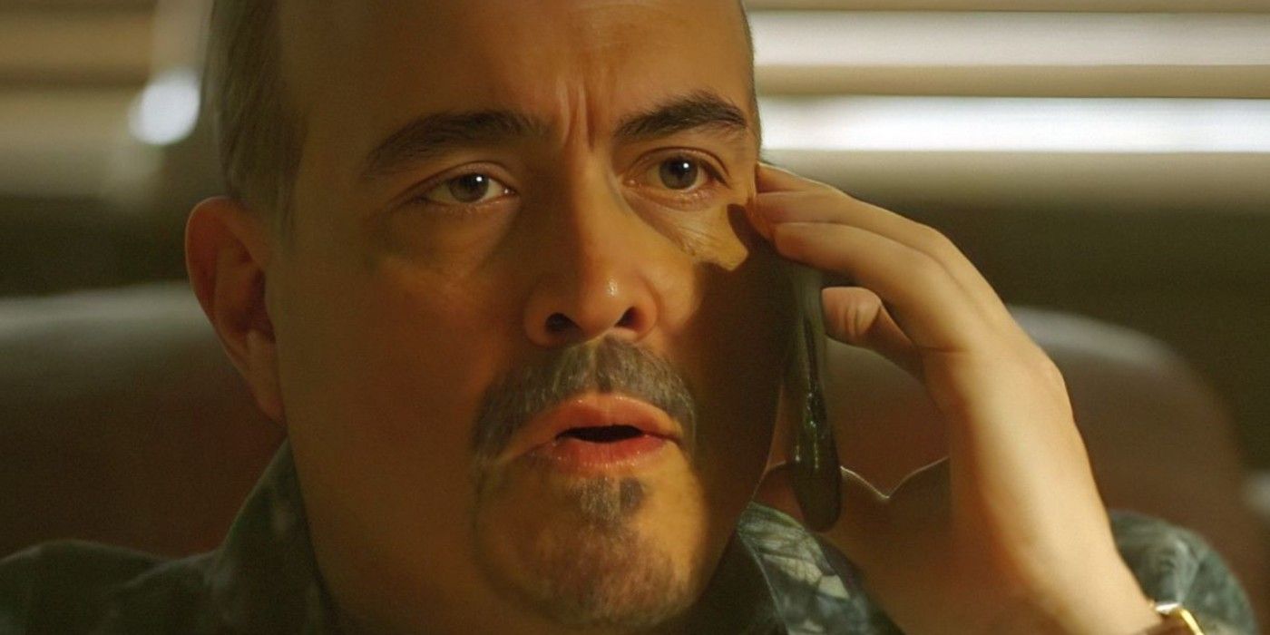 Angel Batista (David Zayas) no telefone em 'Dexter: Ressurrection'