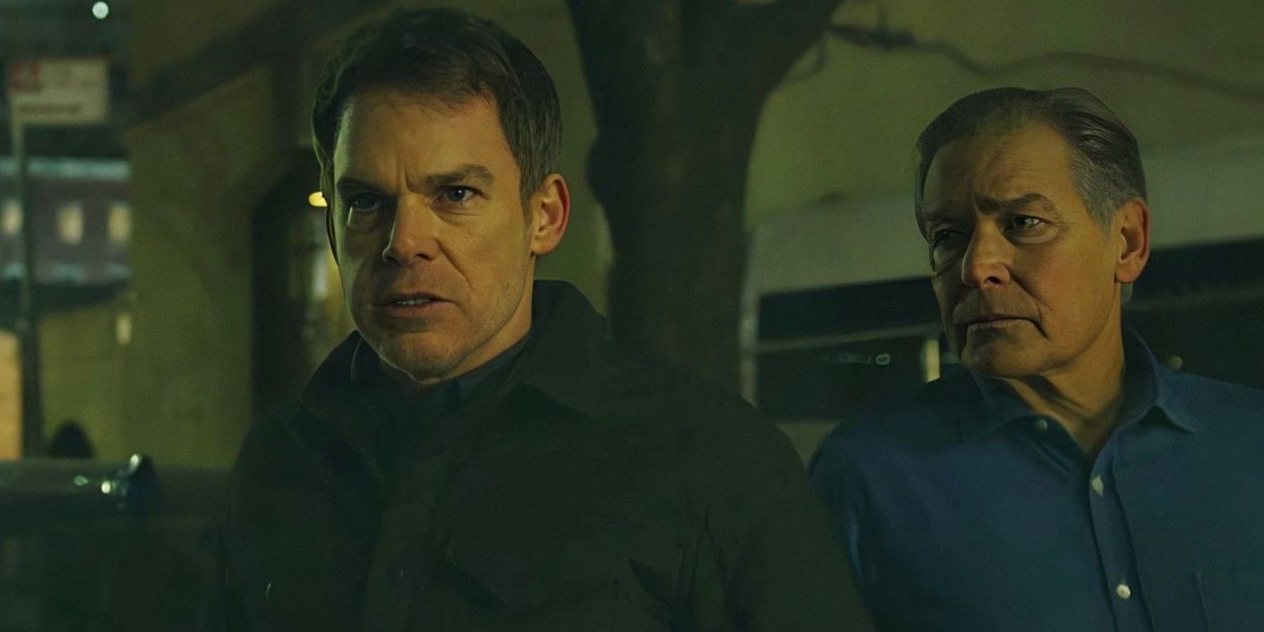 Um Harry em questão (James Remar) olha para um Dexter irritado (Michael C. Hall) em 'Dexter: Ressurrection'