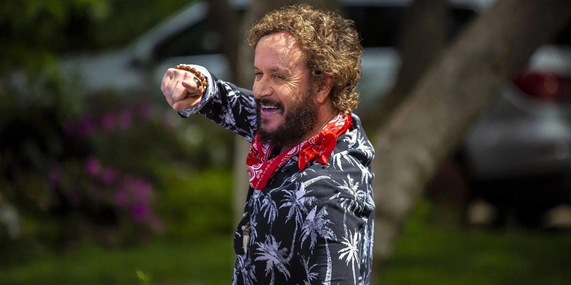 Pauly Shore as Randy Cockfield pointing off-screen in 'Guest House' (2020)