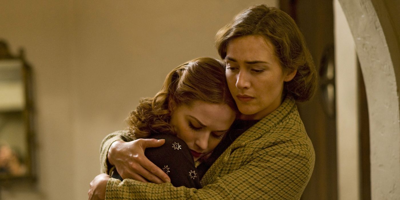 Mildred hugging Veda in Mildred Pierce