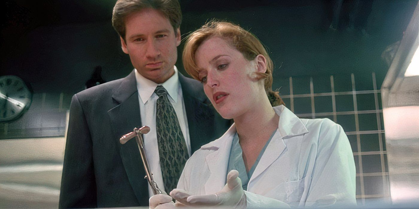 Mulder and Scully examine what remains of a victim in The X-Files episode 2Shy