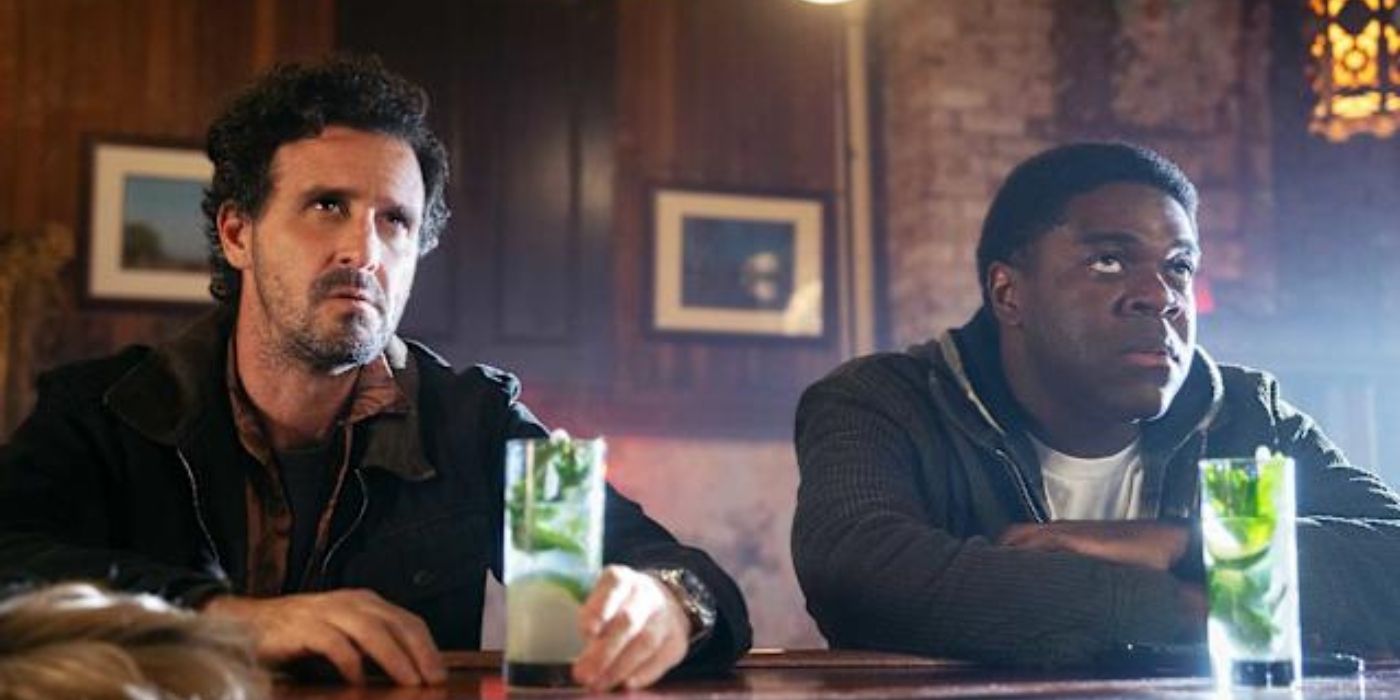 James Ransone as Juice and Sam Richardson as Kendall Hines in a bar on Season 2 of 'Poker Face.'