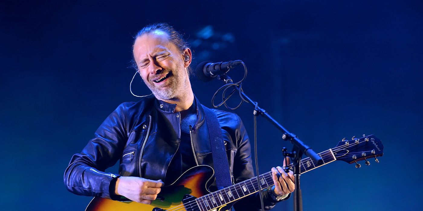 Radiohead-performing-song