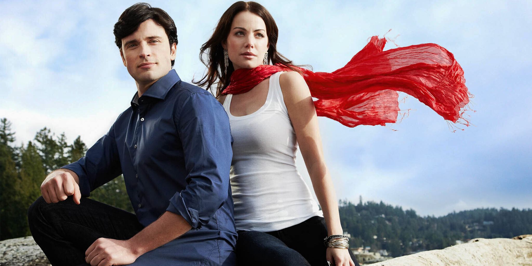 Tom Welling and Erica Durance on a photoshoot for 'Smallville's final season