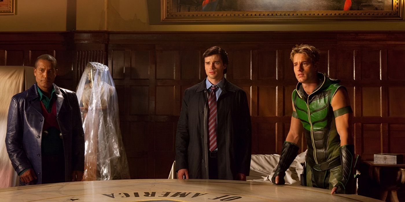 Marslı Manhunter (Phil Morris), Clark Kent (Tom Welling) ve Green Arrow (Justin Hartley) 'Smallville' "Mutlak adalet."