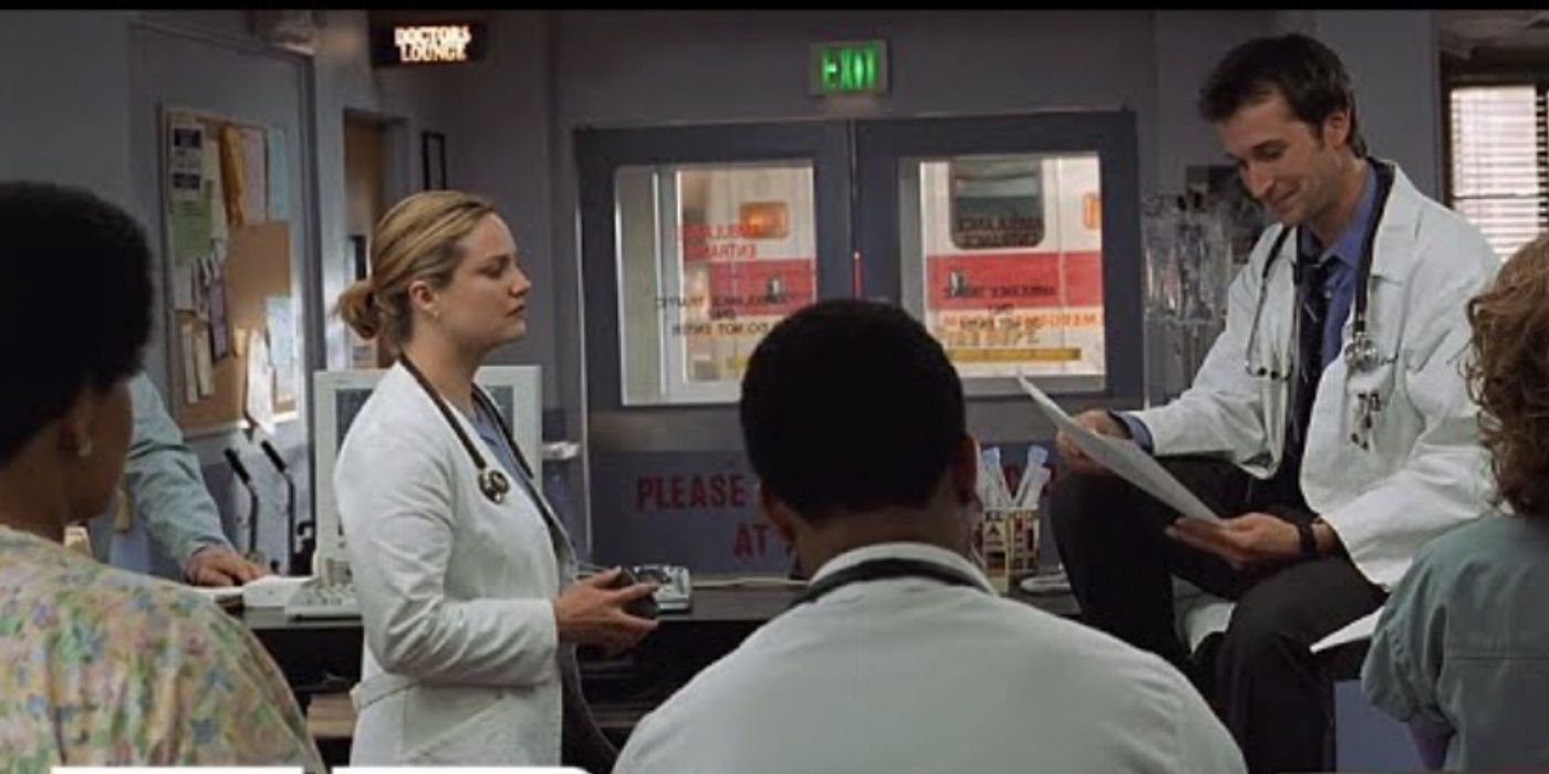 John Carter (Noah Wyle) reads a letter to the ER staff, announcing Mark Greene's death