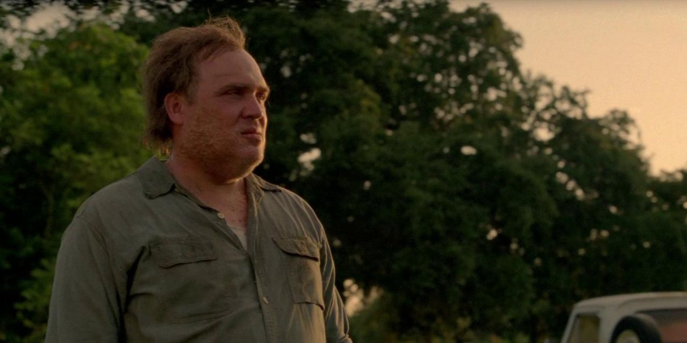 The Yellow Man looking pensively out in the distance in True Detective season 1