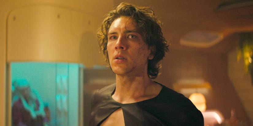 Toran Mallow inside his ship and looking concerned in Foundation Season 3 Episode 7