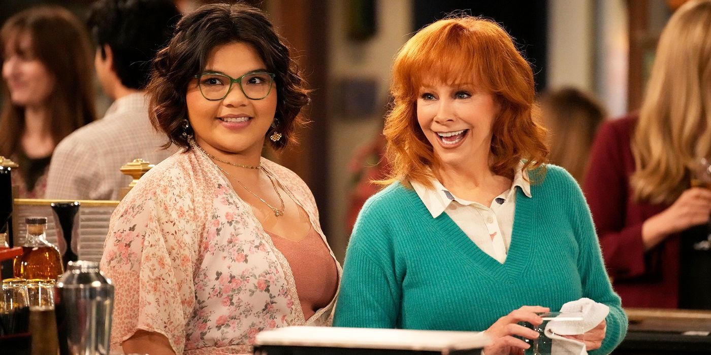 Reba McEntire schenkt sich ein kühles Getränk ein – neues Bild aus der ...