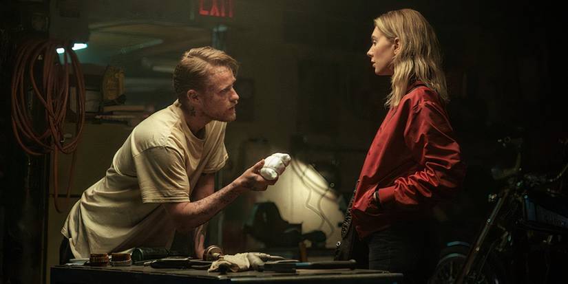 Džeks (Džeiks Makdormans) un Lynette (Vanesa Kirbija) filmā “Nakts vienmēr nāk”
