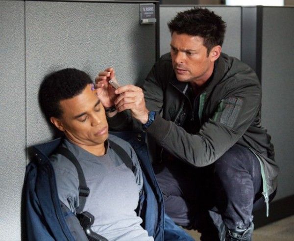 almost-human-are-you-receiving-michael-ealy-karl-urban