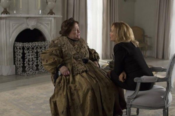 american-horror-story-coven-kathy-bates-jessica-lange