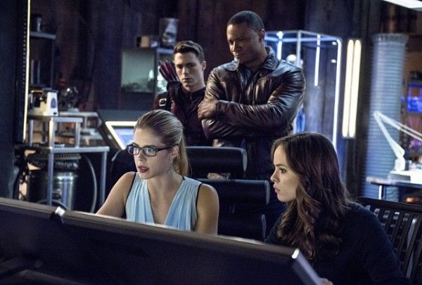arrow-the-brave-and-the-bold-emily-bett-rickards-colton-haynes-david-ramsey-danielle-panabaker