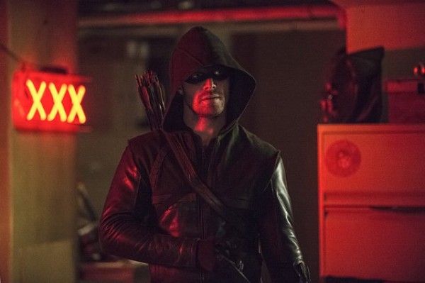 arrow-the-brave-and-the-bold-stephen-amell