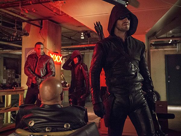 The Flash Vs Arrow Crossover Interview Cast And Crew Talk The Two Night Event 2033