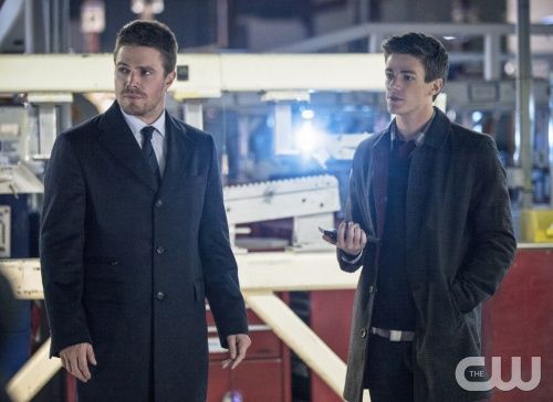 arrow-the-scientist-stephen-amell-grant-gustin