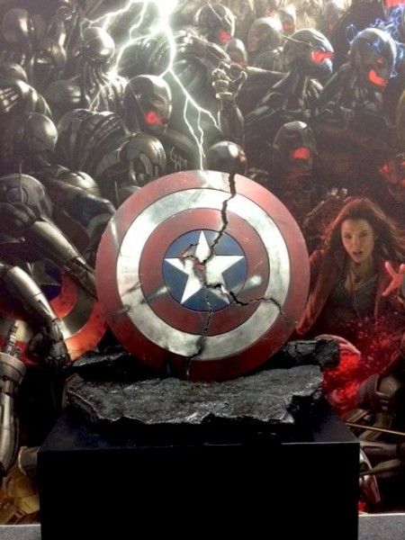 avengers-age-of-ultron-caps-shield-prop