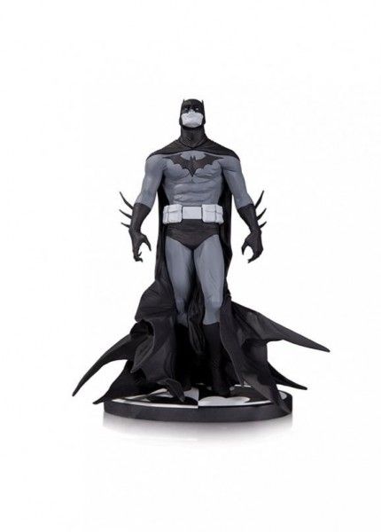 batman-black-and-white-statue-jae-lee
