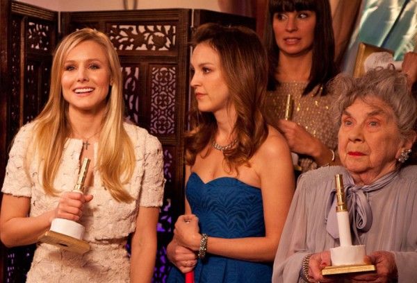 burning-love-kristen-bell-carla-gallo
