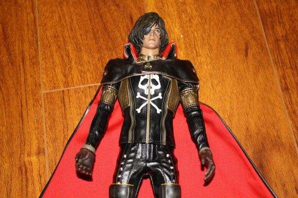captain-harlock-hot-toys-figure-sideshow-collectibles (16)