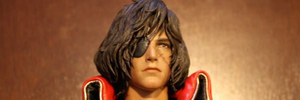 captain-harlock-hot-toys-figure-sideshow-collectibles-slice