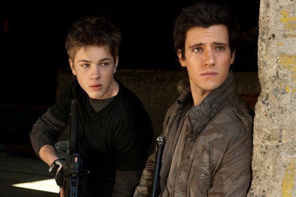 falling-skies-connor-jessup-drew-roy