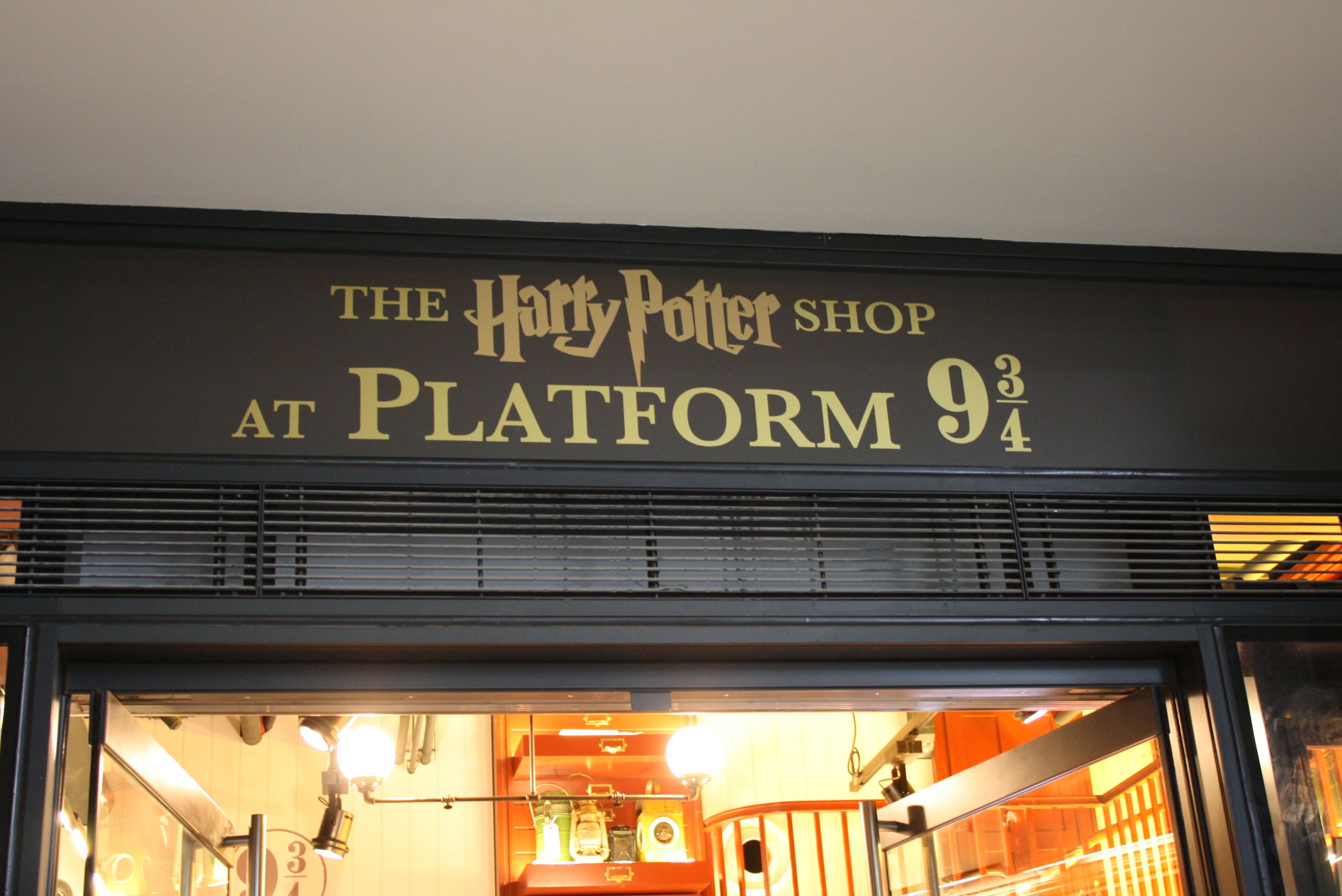 HARRY POTTER Platform 9 3/4 Shop at Kings Cross Station in London Pictures