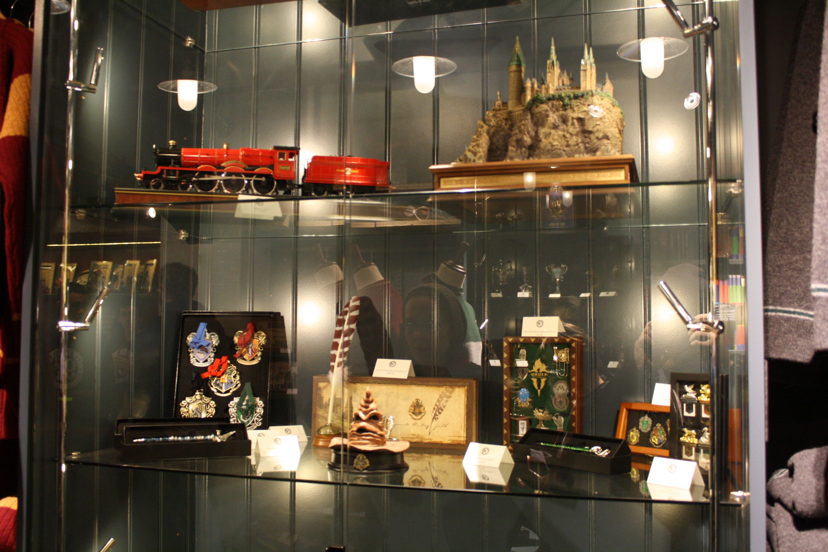 HARRY POTTER Platform 9 3/4 Shop at Kings Cross Station in London Pictures