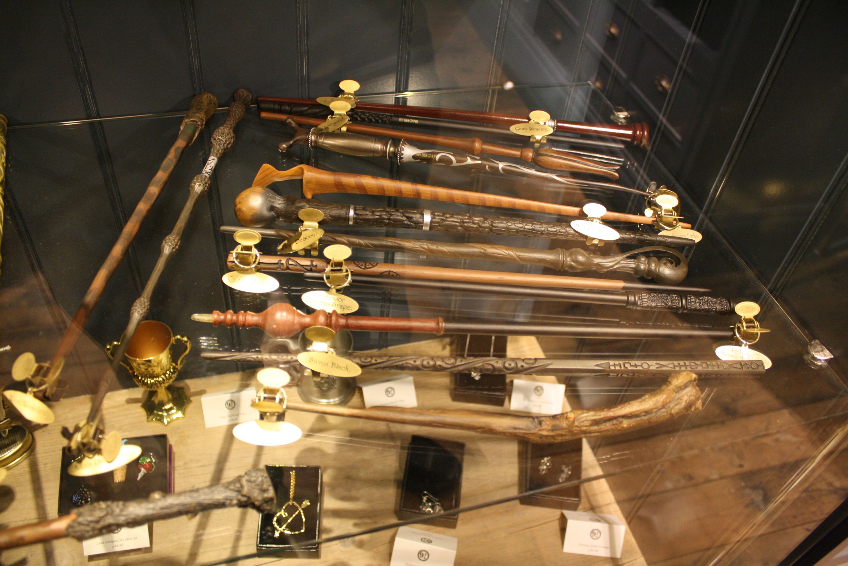 HARRY POTTER Platform 9 3/4 Shop at Kings Cross Station in London Pictures