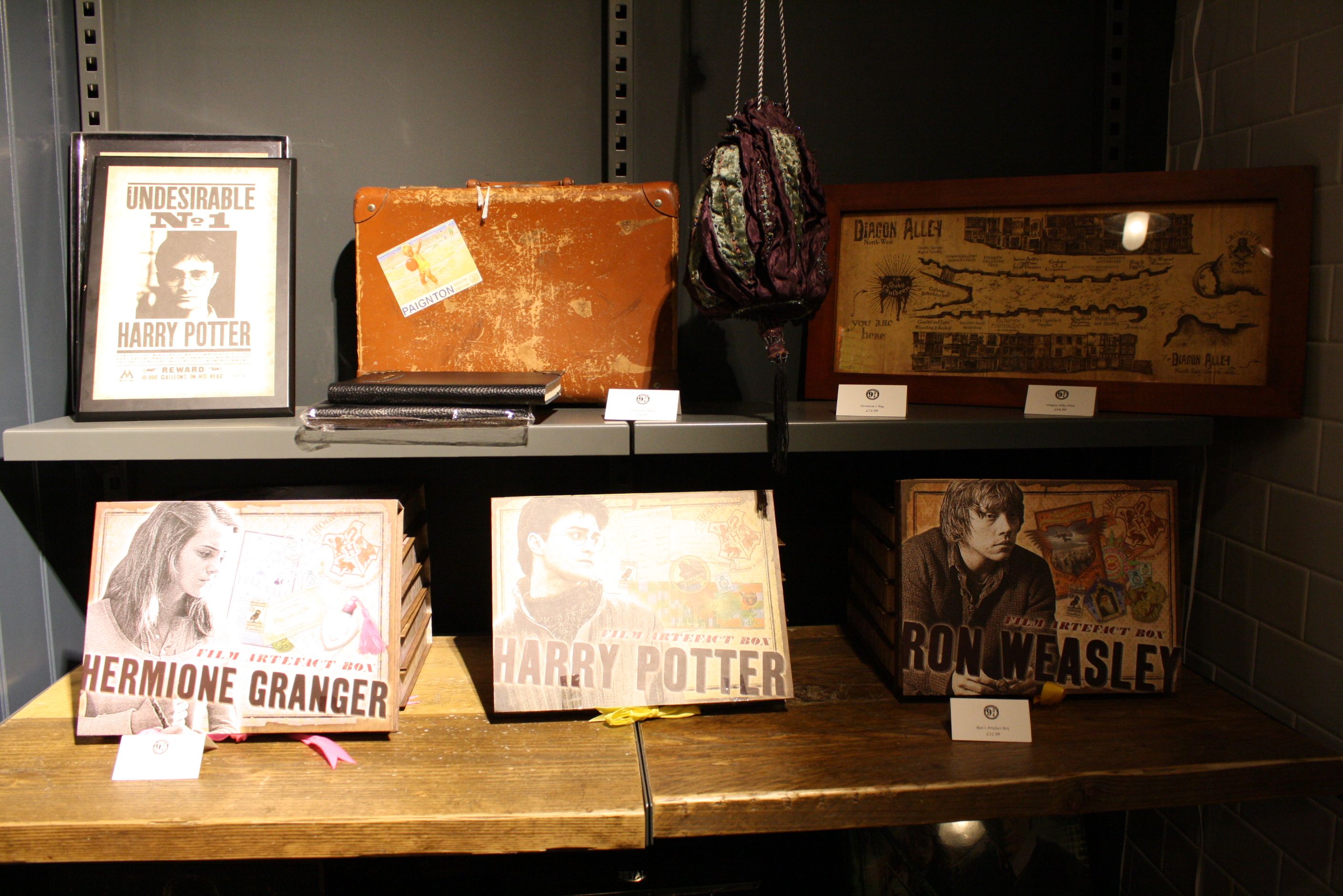 HARRY POTTER Platform 9 3/4 Shop at Kings Cross Station in London Pictures