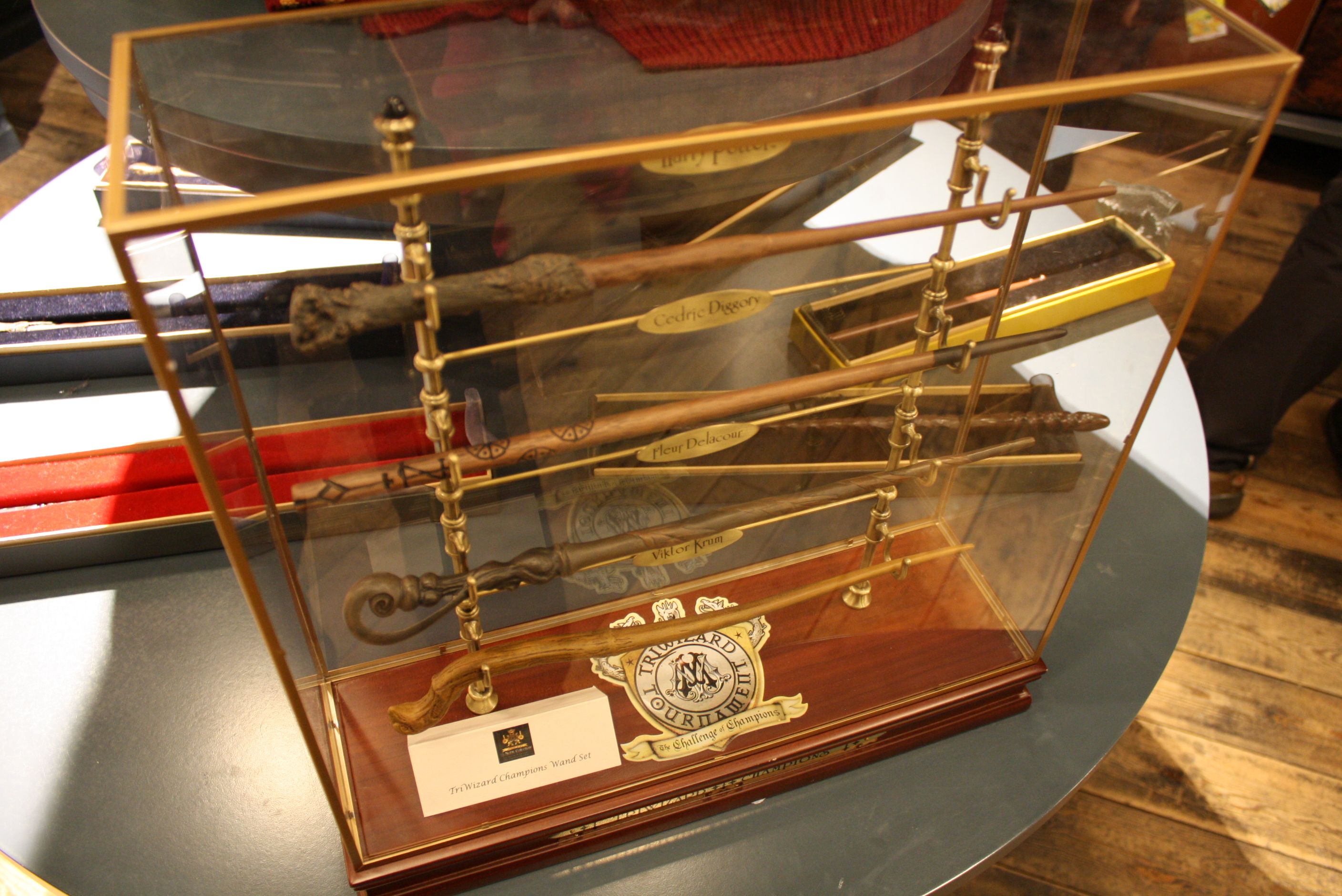 HARRY POTTER Platform 9 3/4 Shop at Kings Cross Station in London Pictures