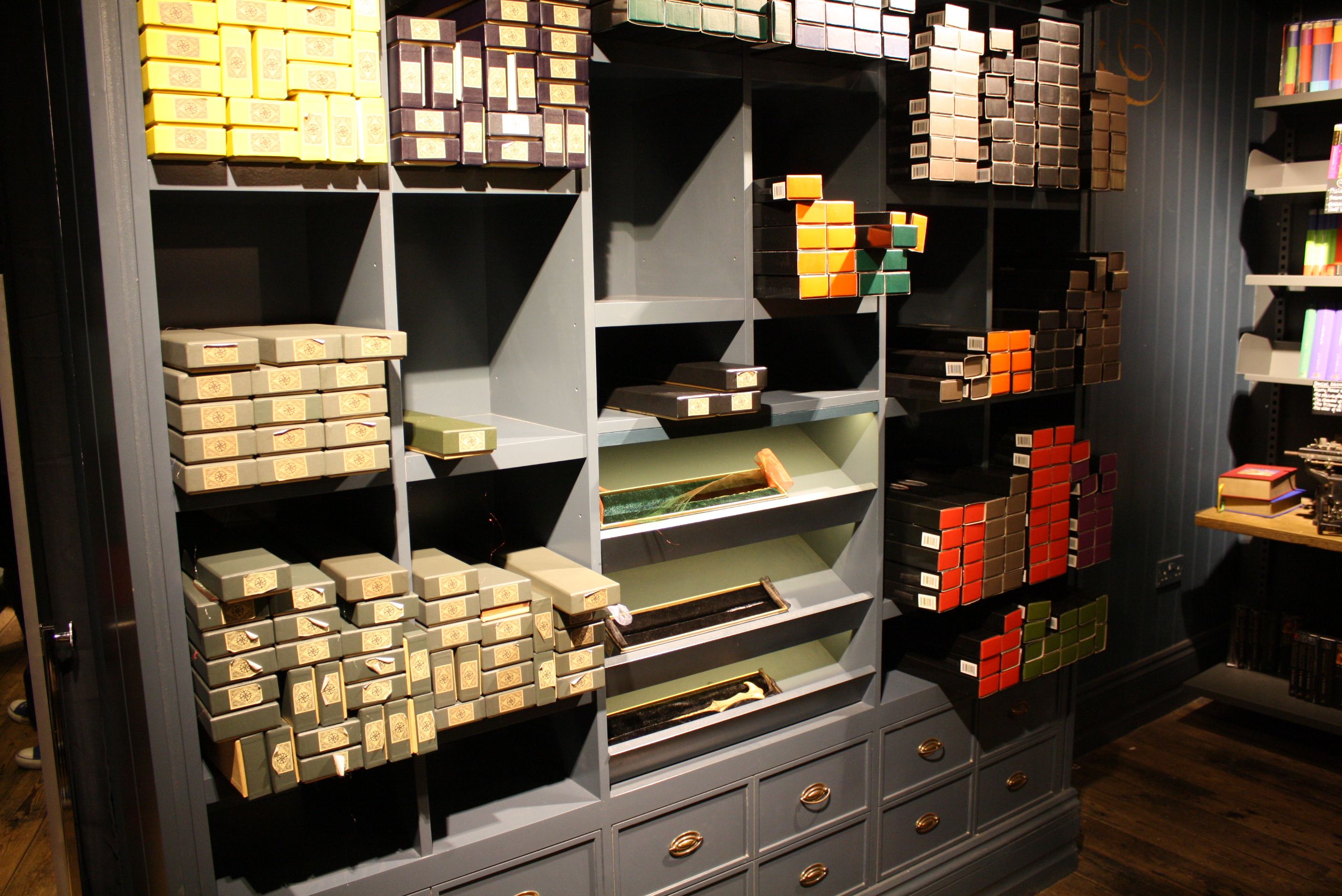 HARRY POTTER Platform 9 3/4 Shop at Kings Cross Station in London Pictures