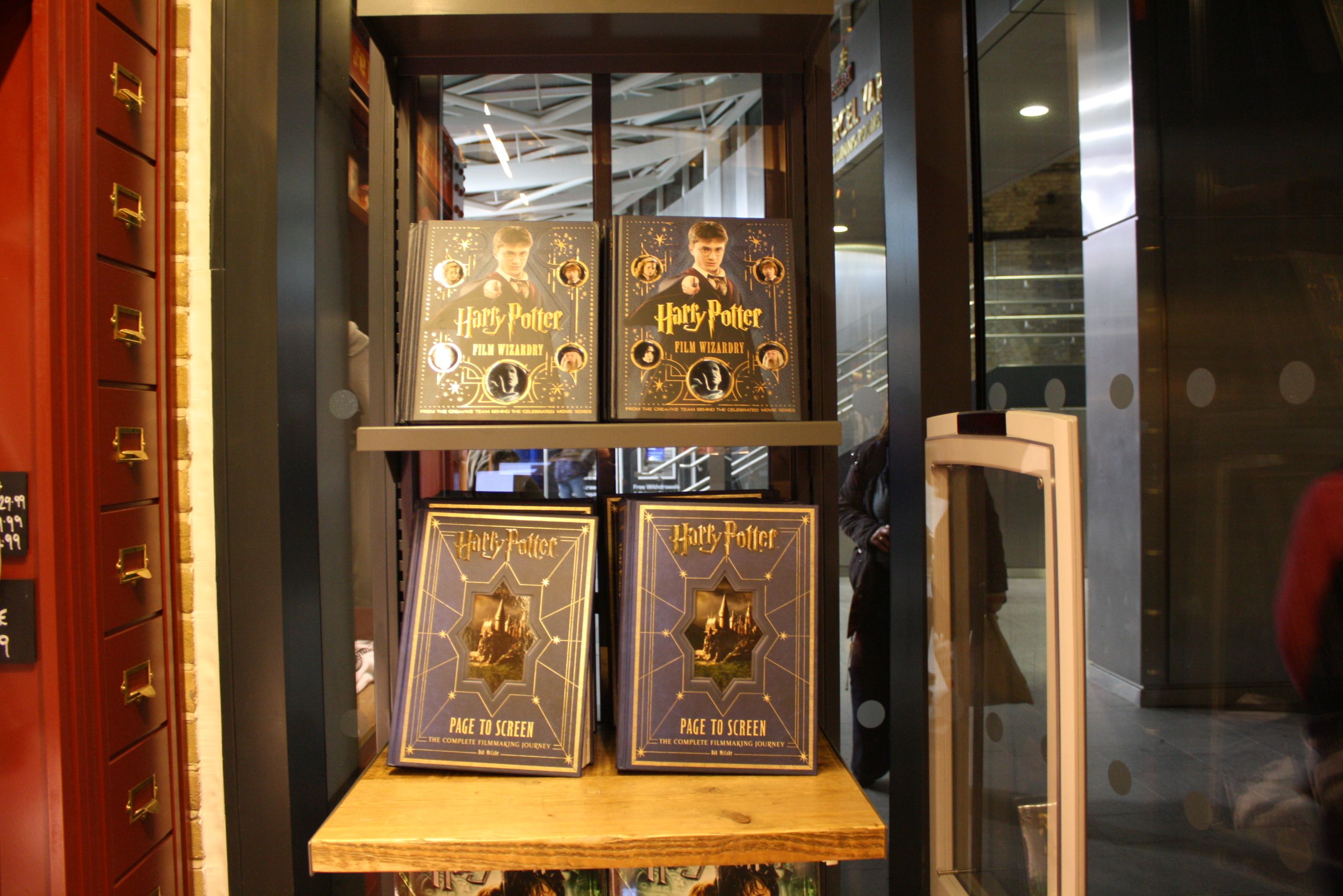 HARRY POTTER Platform 9 3/4 Shop at Kings Cross Station in London Pictures