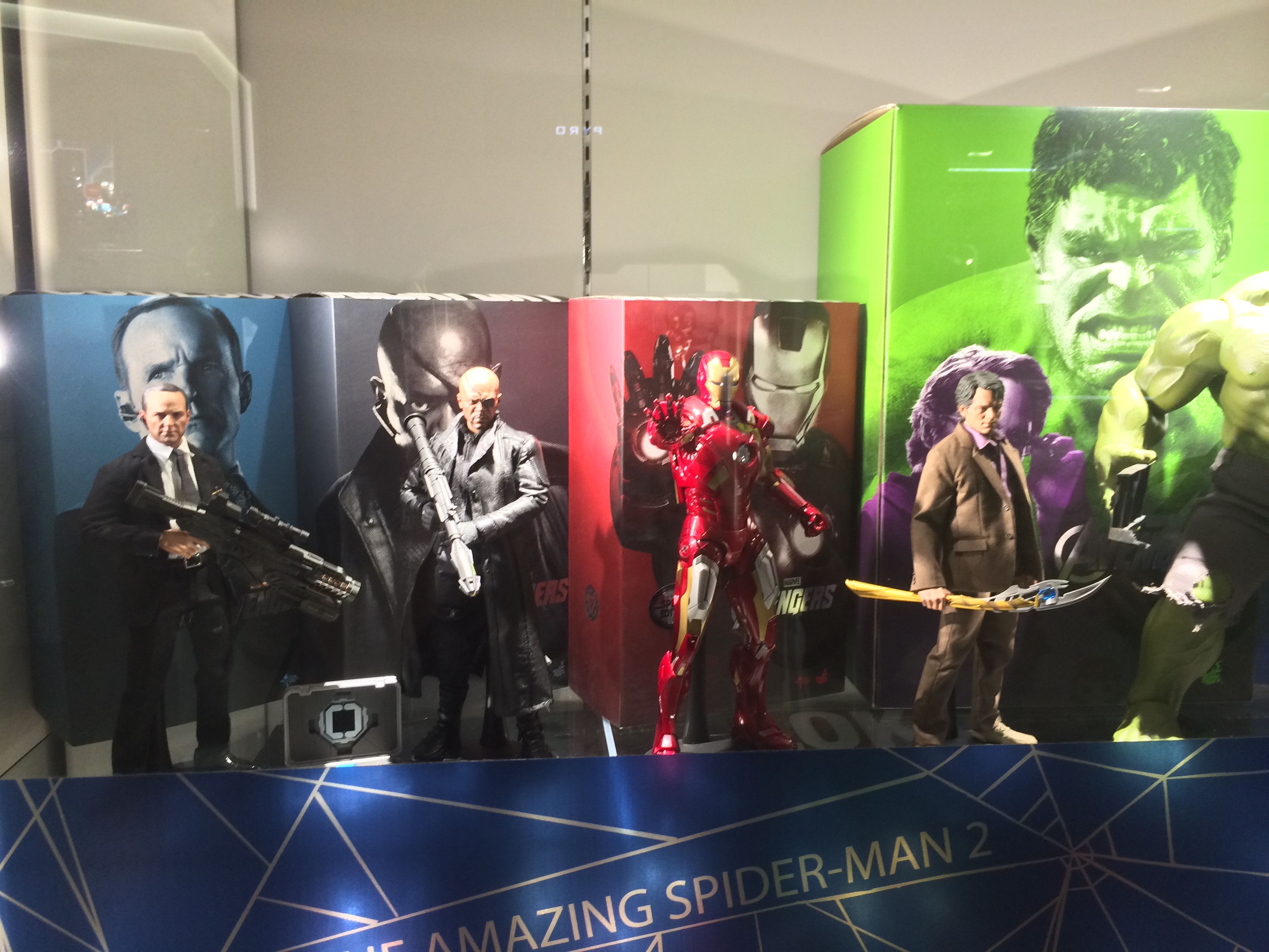 HOT TOYS "Secret Base" Retail Store Images