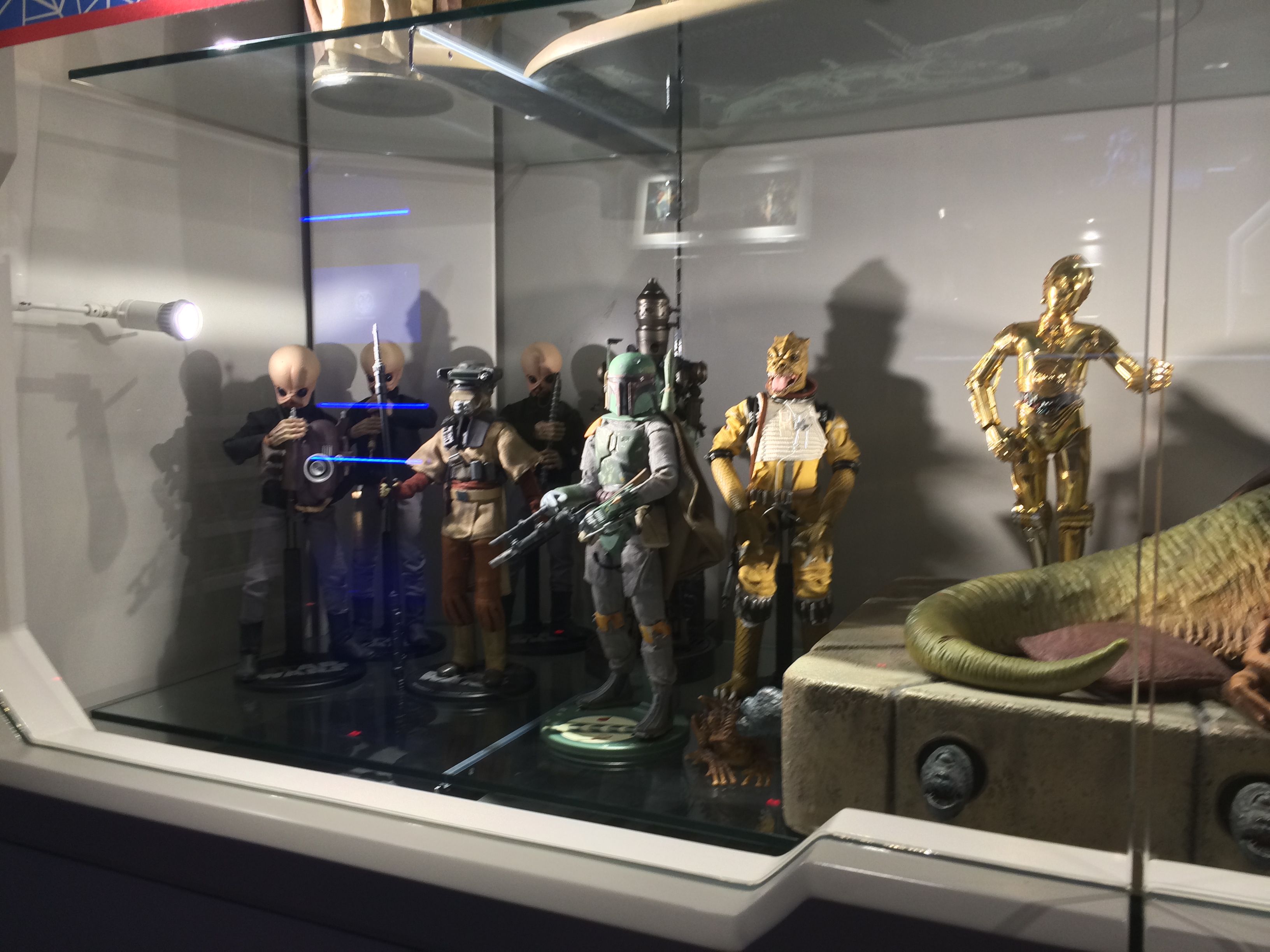 HOT TOYS 