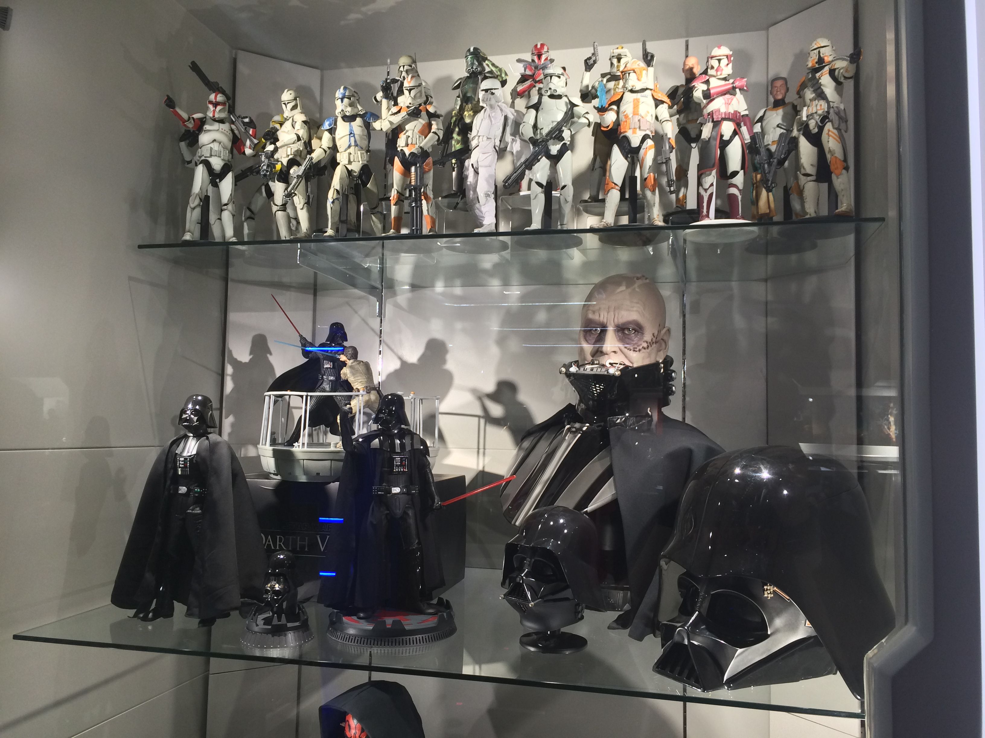 HOT TOYS 